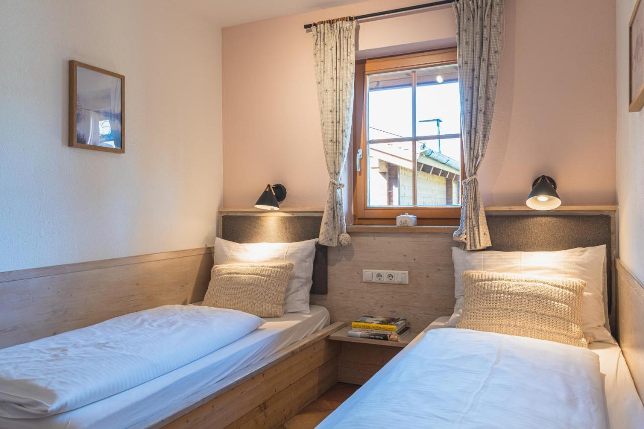 Dorfchalets & Apartments - Authentic Experience In Centre Of Kaprun Including Tauernspa And Summercard Exterior foto