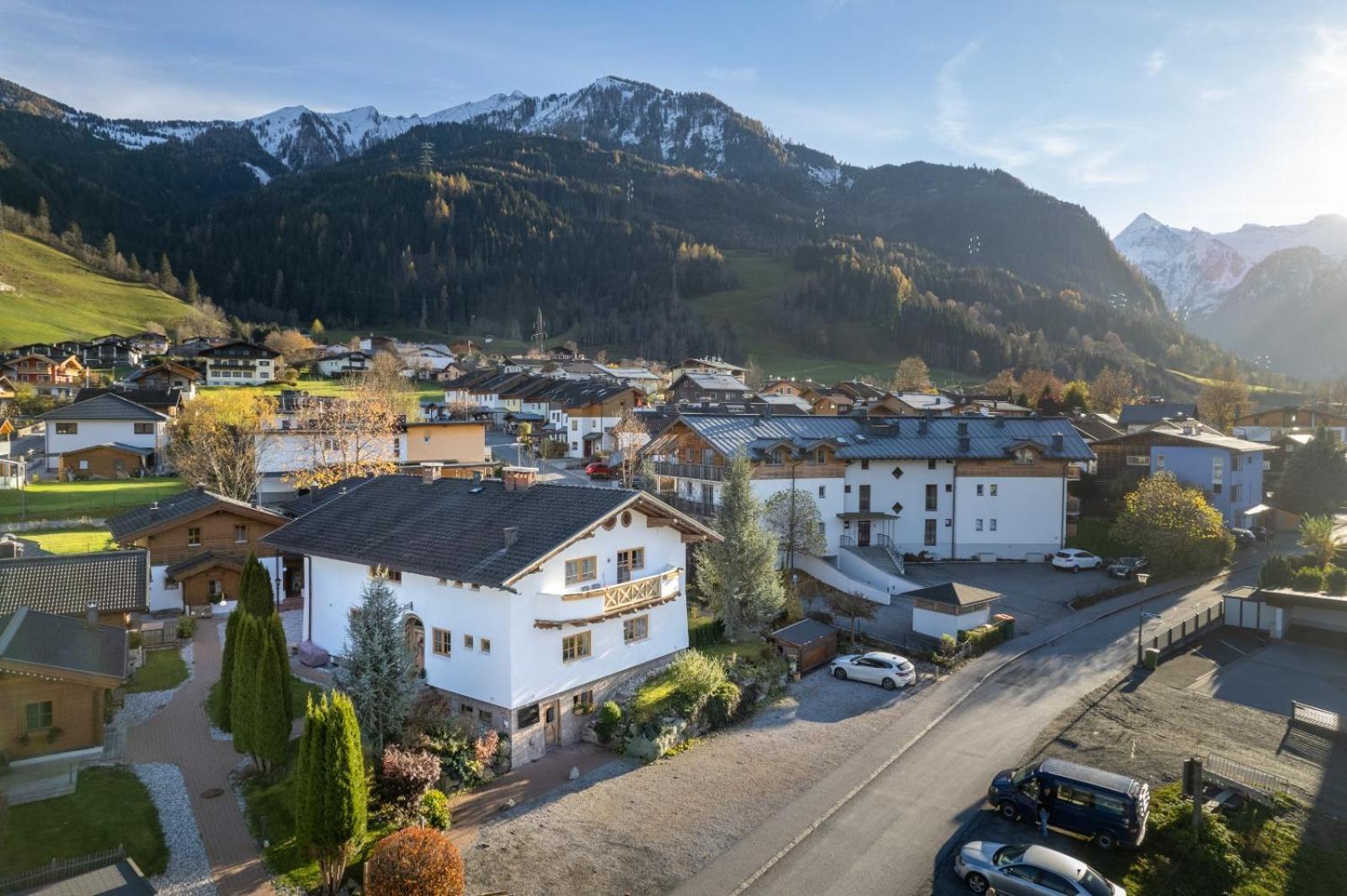 Dorfchalets & Apartments - Authentic Experience In Centre Of Kaprun Including Tauernspa And Summercard Exterior foto