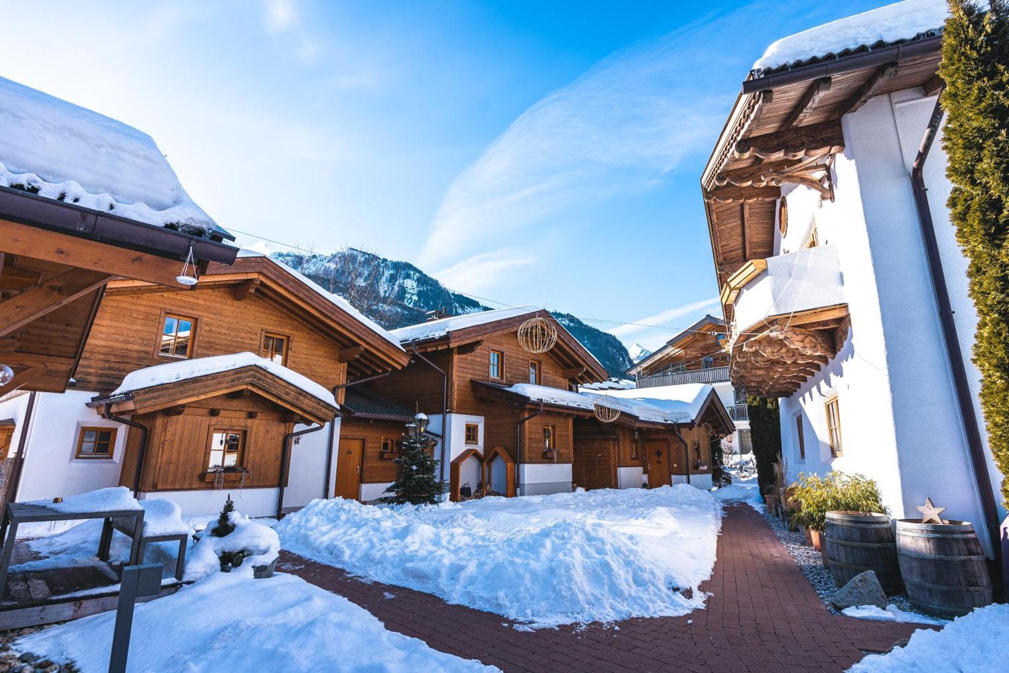 Dorfchalets & Apartments - Authentic Experience In Centre Of Kaprun Including Tauernspa And Summercard Exterior foto