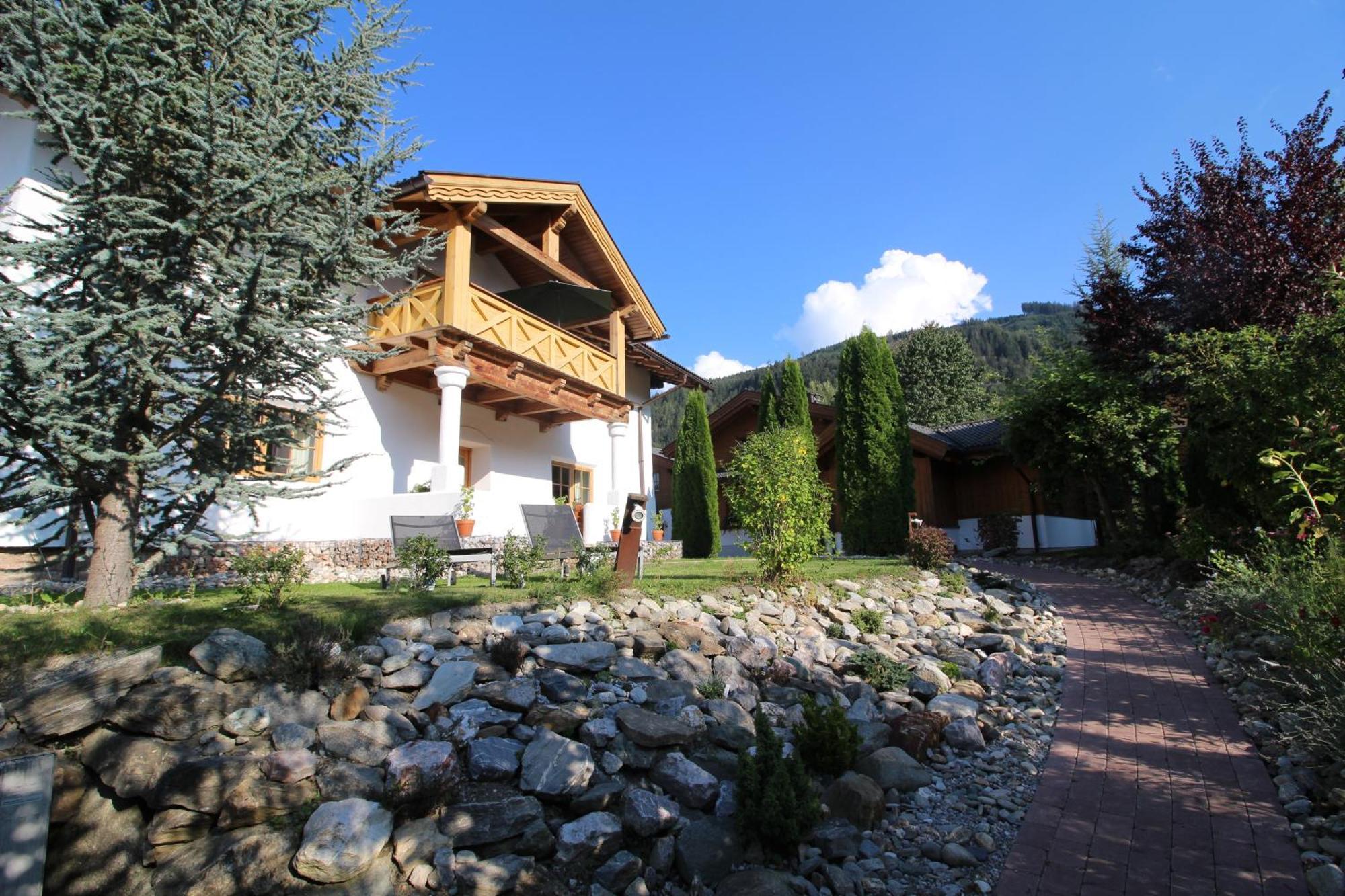 Dorfchalets & Apartments - Authentic Experience In Centre Of Kaprun Including Tauernspa And Summercard Exterior foto