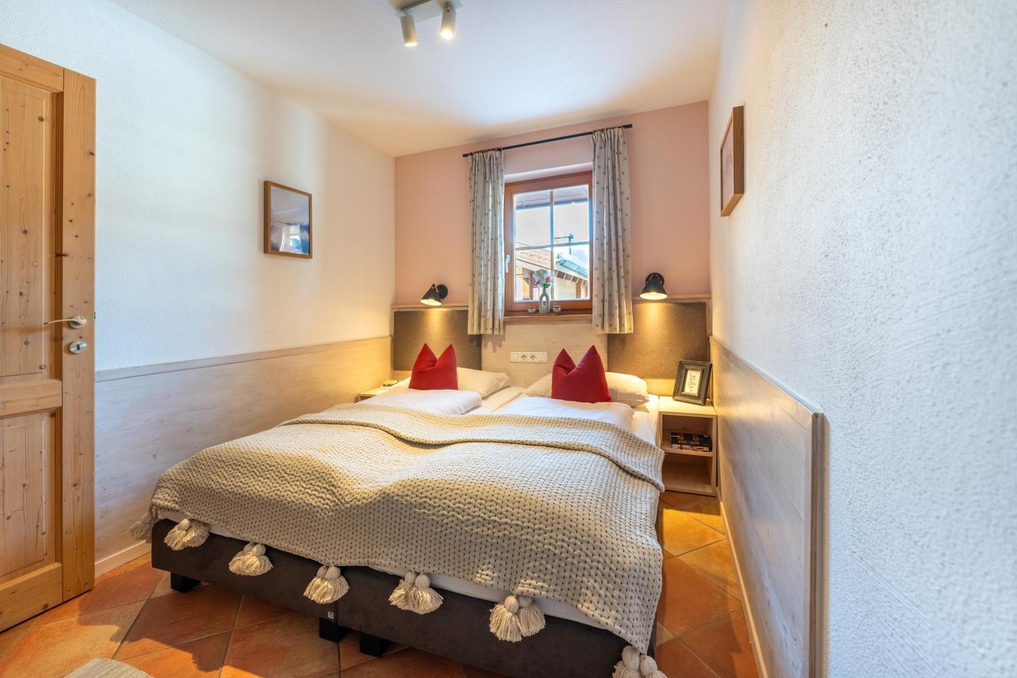 Dorfchalets & Apartments - Authentic Experience In Centre Of Kaprun Including Tauernspa And Summercard Exterior foto